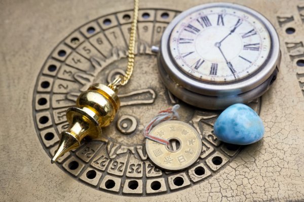 depositphotos_111971512-stock-photo-foretelling-the-future-through-astrology